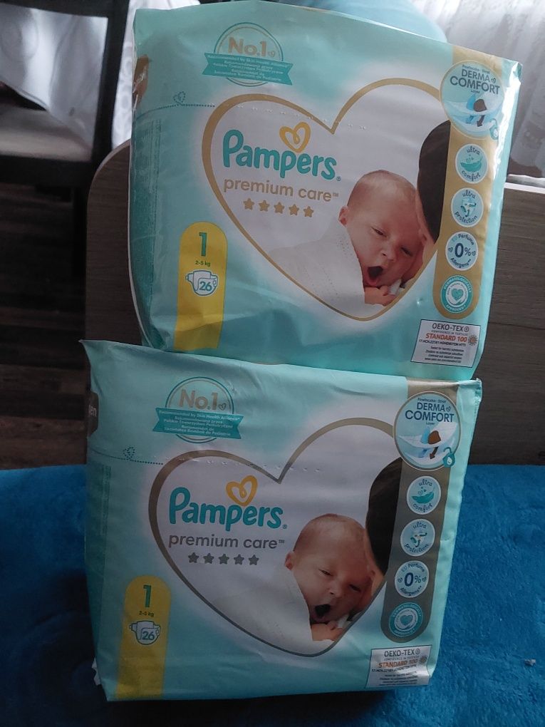 pieluchy pampers różowe i niebieskie